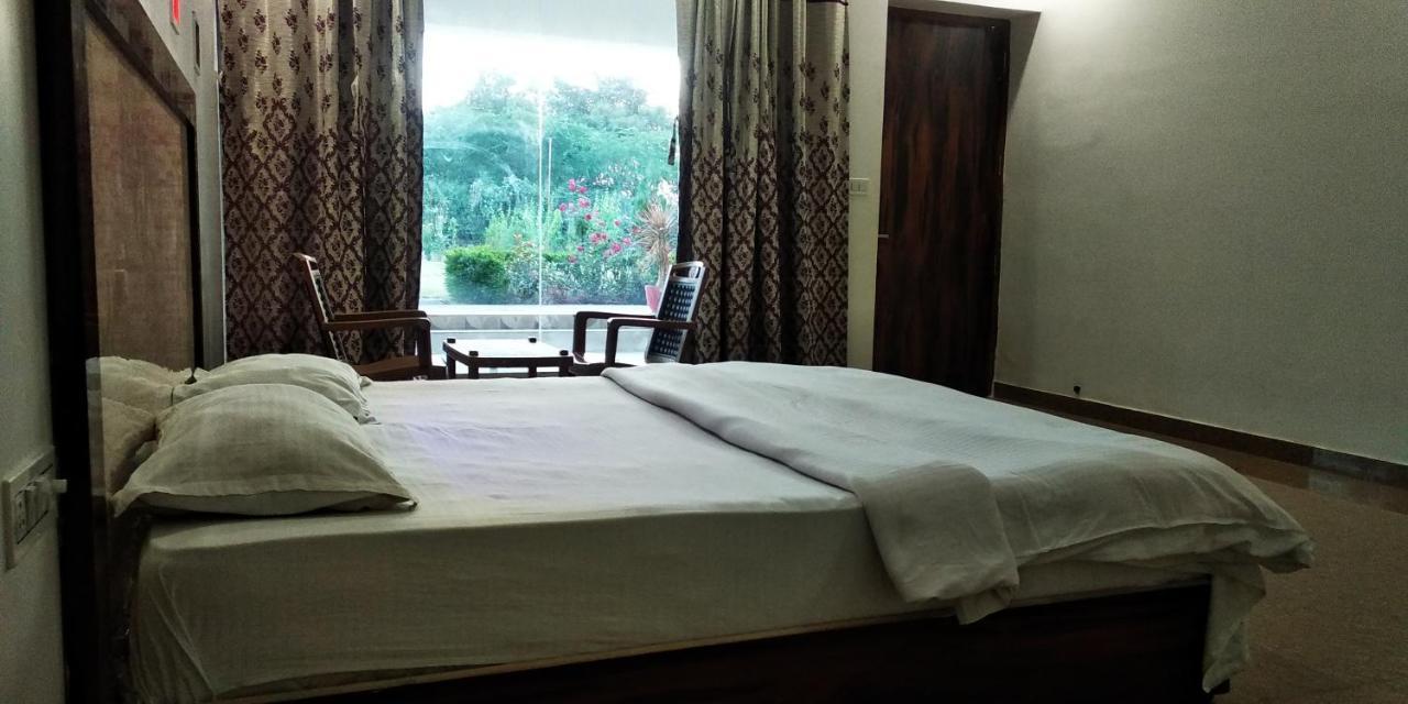 Radha Rani Mahal Khajuraho Hotel Екстериор снимка